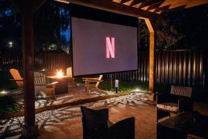 4BR Side Coach House Hot Tub, Fire Pit & Outdoor Theatre