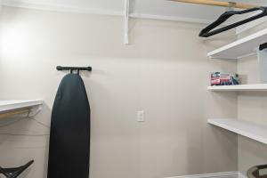 NEW Mais La House Garage KING 85 TV Cajun Luxury