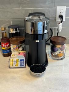 NEW Mais La House Garage KING 85 TV Cajun Luxury