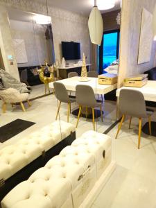 Lake Chwil widok na zalew i góry