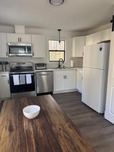 8 Minutes to UNC - Outdoor Deck - Washer and Dryer