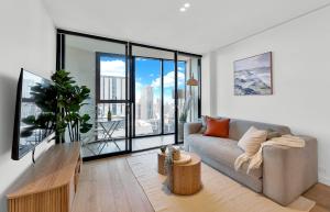 High-Rise Lvl 59 2B1B Apartment with City Views - Central CBD Location