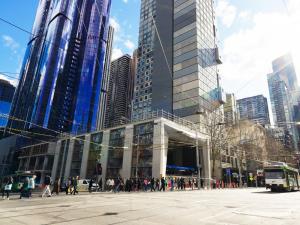 High-Rise Lvl 59 2B1B Apartment with City Views - Central CBD Location