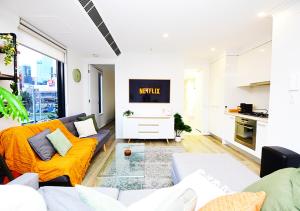 Elegant Melbourne Stay, Parking, Pool, Views