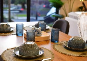 Elegant Melbourne Stay, Parking, Pool, Views