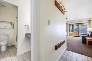 Cozy King Studio wLake View #145 at Donner Lake Village