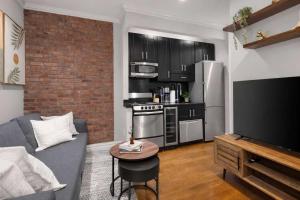 Stylish 3-Bedroom Midtown East Stay