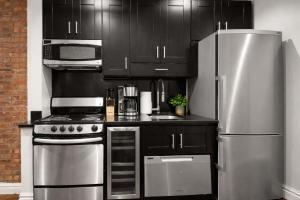 Stylish 3-Bedroom Midtown East Stay