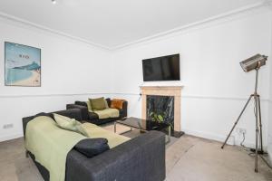 City Centre 3-Bed Flat with Lift and Roof Terrace