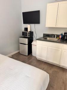 Cozy Studio, Studio City Unit 3