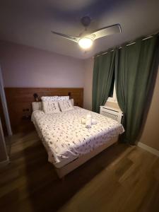 loyika , Chaleureux T3 climatisation ,cheminée, Netflix, petit déjeuner offert, boisson rafraîchissante pour la bienvenue, repas du soir fondue, raclette sur demande possibilité de le réserver à la semaine, contactez-nous en privé