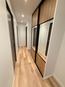 loyika , Chaleureux T3 climatisation ,cheminée, Netflix, petit déjeuner offert, boisson rafraîchissante pour la bienvenue, repas du soir fondue, raclette sur demande possibilité de le réserver à la semaine, contactez-nous en privé