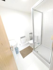 Modern Private Room in Shared 2 Bed Flat Camp St