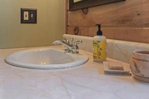 Cozy 3-Bedroom Retreat in Manistee