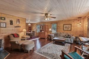 Cozy 3-Bedroom Retreat in Manistee