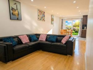 Spacious 2BR | FREE Parking + 1.5 Bath | Near YUL