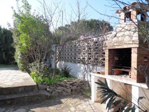 Casa Brigitte: Tranquilidad, Jardín Amplio, WiFi, a Sólo 200 Metros de la Playa - HISP-7-16