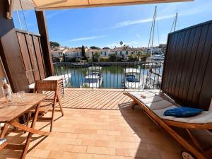 Duplex Climatisé avec Terrasses et Parking à Port Grimaud - FR-1-868-28