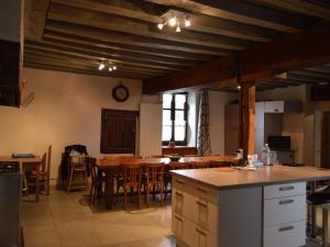 Grande Maison avec Piscine Chauffée à Bois Bertrand - FR-1-591-776