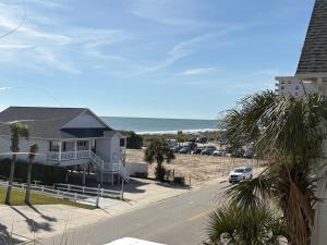 Charleston Court 10 5BR 5.5BA Charleston-Style • Walk to Shopping Eats Beach Across the Street