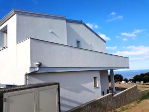 Terrace, air conditioning and private parking