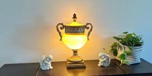 The Sydney Manor - Huge 2BR Ground Floor Home with Hot Tub & walk to train