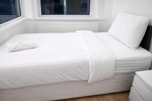 29 minits to airport and 29 mints to Liverpool st central London