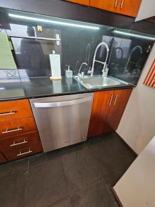 Spacious high Rise Condo w cover Garage zona 13