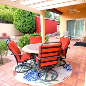 King beds | Fast 5G Wifi | 75in TVs | Youre home!