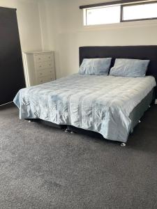 Ensuite room in Armstrong Creek