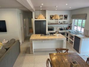 60 metres from the beach is 500 Hove Crescent