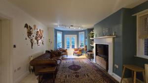 Spacious Harrow Hill Townhouse with Garden and EV