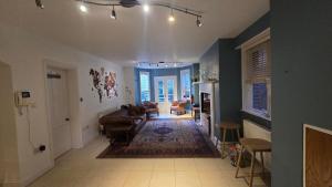 Spacious Harrow Hill Townhouse with Garden and EV