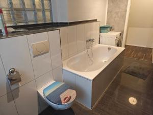 Work and Stay Lüdenscheid 8 Betten 4 Schlafzimmer 2 Duschen mit Billiard und Beamer