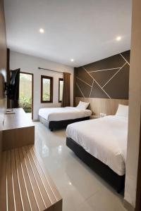 Grand Kuta Hotel Lombok - Pool - 43 inch Google TV - Strong 60Mbps WiFi - New Enhanced Management