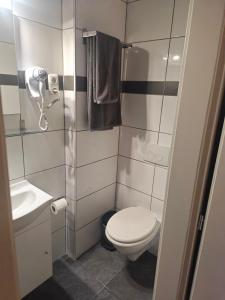 Neu Maisonette Haus jedes Zimmer mit eigenem Bad 7 Betten, Schlafen wie im Hotel mit Einbauküche