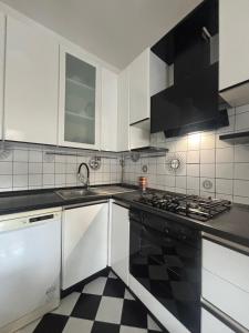 Apt. 80 m2, wifi, jacuzzi, 5 guests, 10min center