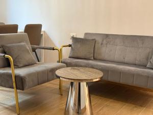 Milan - 2BR 2BA Apt - 5 min walk to Metro & Train