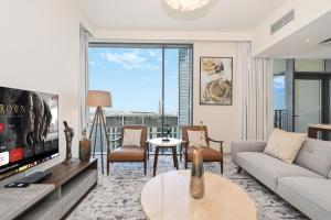 FirstStay Homes - Creek Rise Tower 2 - 1BR with Creek Views, Panoramic Living, Dubai Creek Harbour