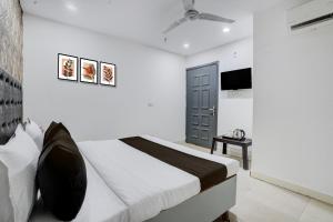 Hotel O Ritz Rivera East Azad Nagar Metro Station