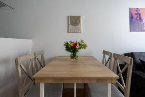 Chic 1BR, Fast to Downtown