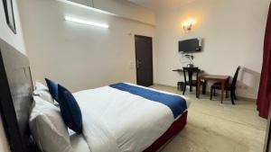 HOTEL JASHN INN Near Apollo Hospital