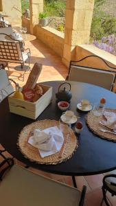 Mas des Pelissiers Chambre 1 & Table dhote