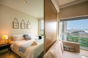 HighFloor Seaview Condo,Pool by the beach,Kitchen,Gym,WIFI