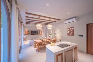 Villa Jams - Mediterranean 3BR Retreat in Canggu, walk to the beach