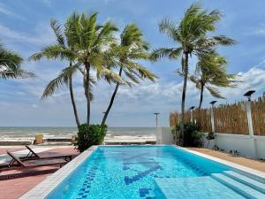 Private Oceanfront Colonial Beach Villa 6Bedrooms, Sleeps 28, Hua Hin