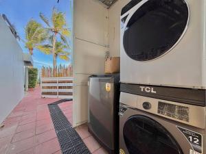 Beachfront 3 bedrooms 12ppl BBQ,Kitchen,Pool