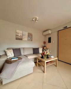 Pearl Villa and Apartment near Beach and Athens Airport