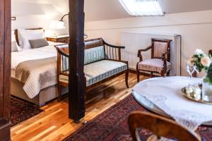 Historic lake view Bled apartment