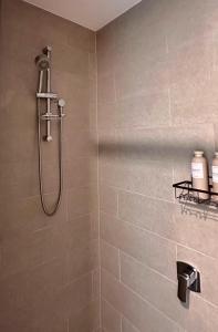 Dreamy Designer Apt Wintergarden Dining 1min to Stadium & Parking